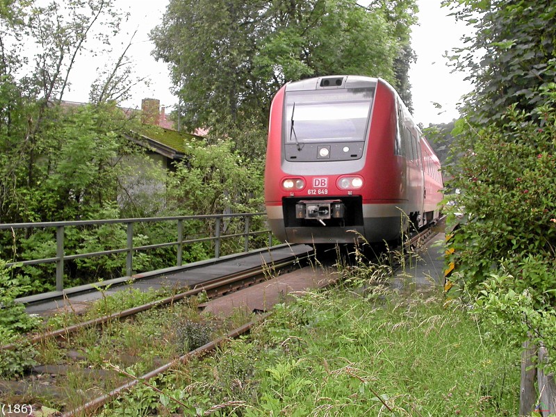 Bahn 186.jpg - Triebzug 612 649 als RE 32654 bei der Ausfahrt aus Fischen.